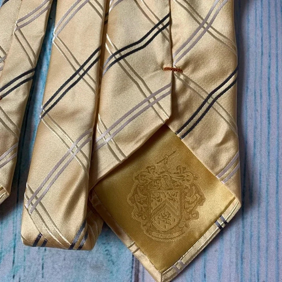 Gold Donald trump tie - Picture 6 of 7